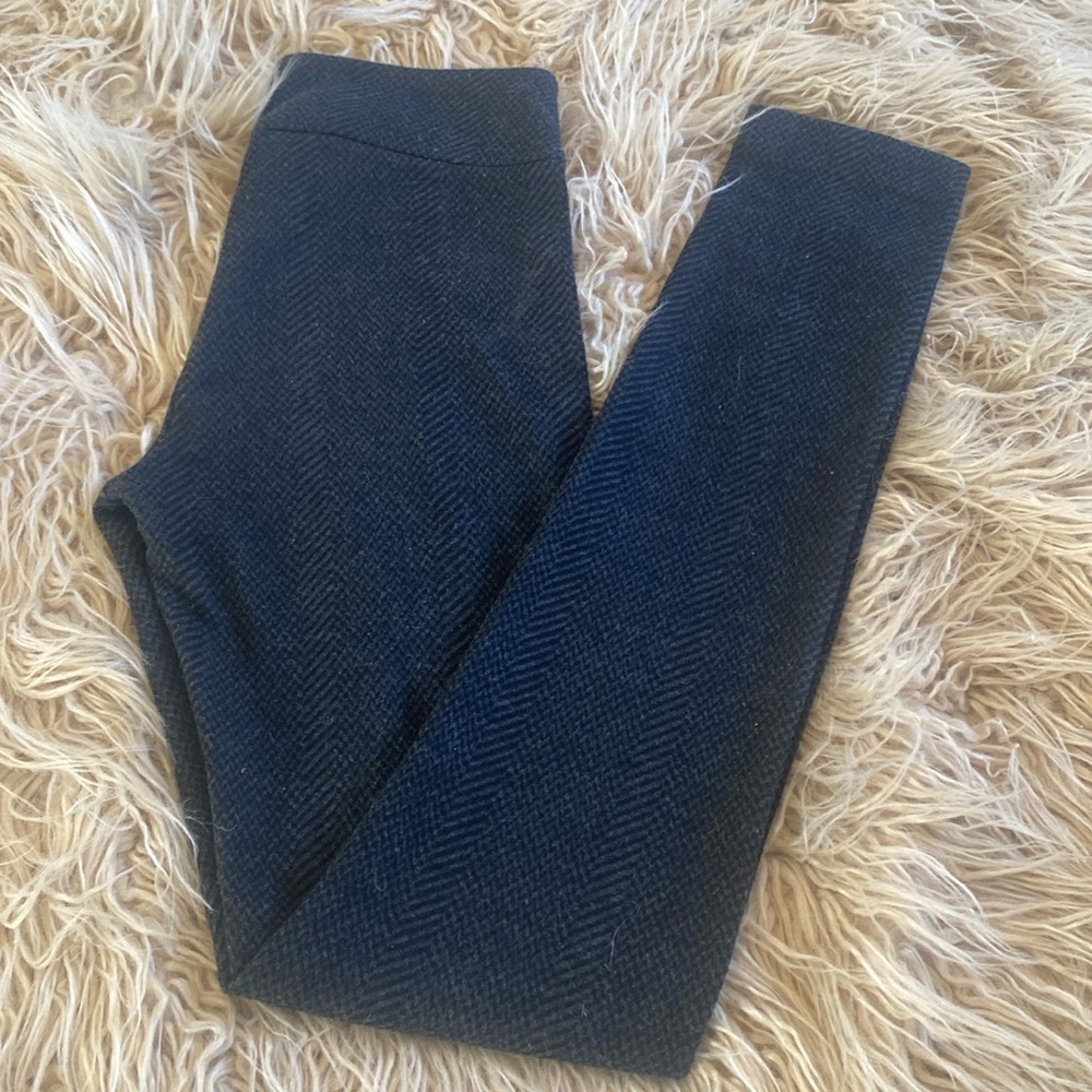 BCBG tweed leggings size small gray & black.